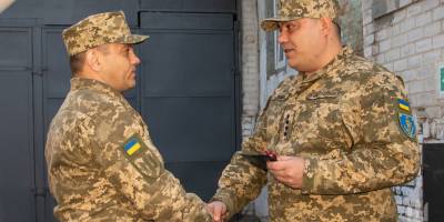 Військовослужбовцю із Запоріжжя вручили «Золотий хрест» Головнокомандувача