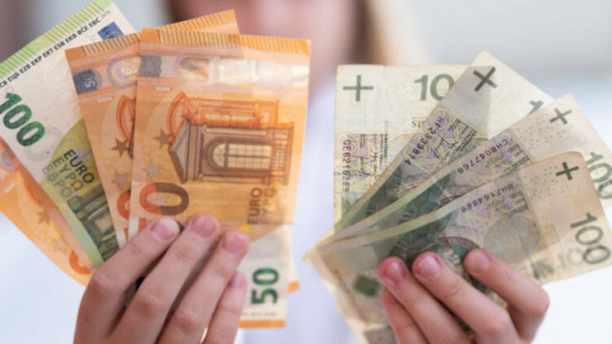 Польща поки не буде відмовлятися від злотих і переходити на євро