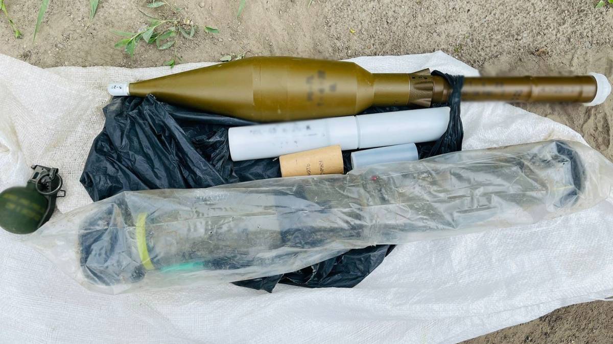 Мешканець села на Запоріжжі торгував зброєю та боєприпасами