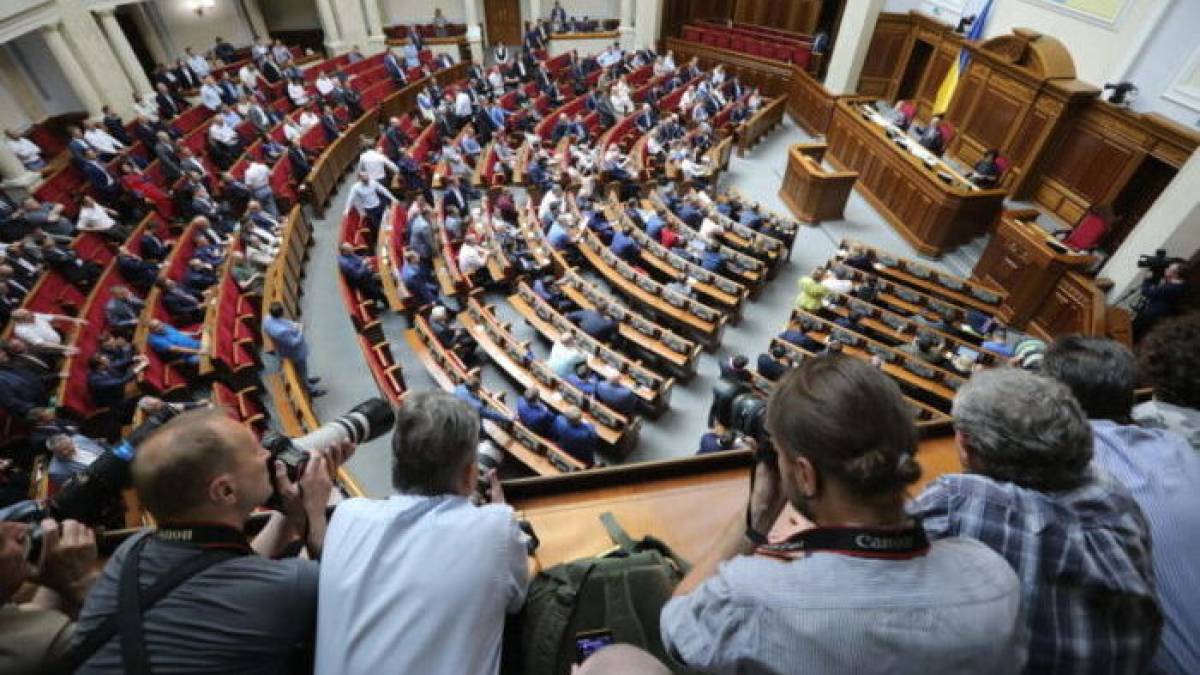 Деяким журналістам знову дозволять працювати у Верховній Раді