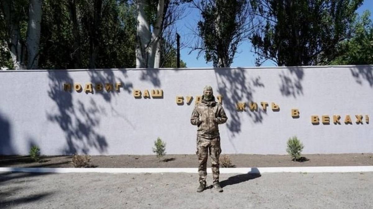 У Мелітополі окупанти відправлять старшокласників охороняти кладовища