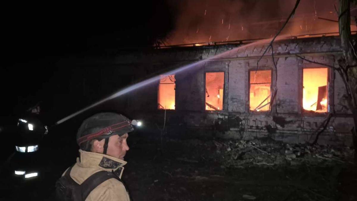 Унаслідок російського обстрілу загорілась будівля оріхівської місцевої газети «Трудова слава»