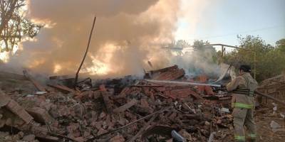 Запорізькі рятувальники гасили пожежі та знешкоджували боєприпаси
