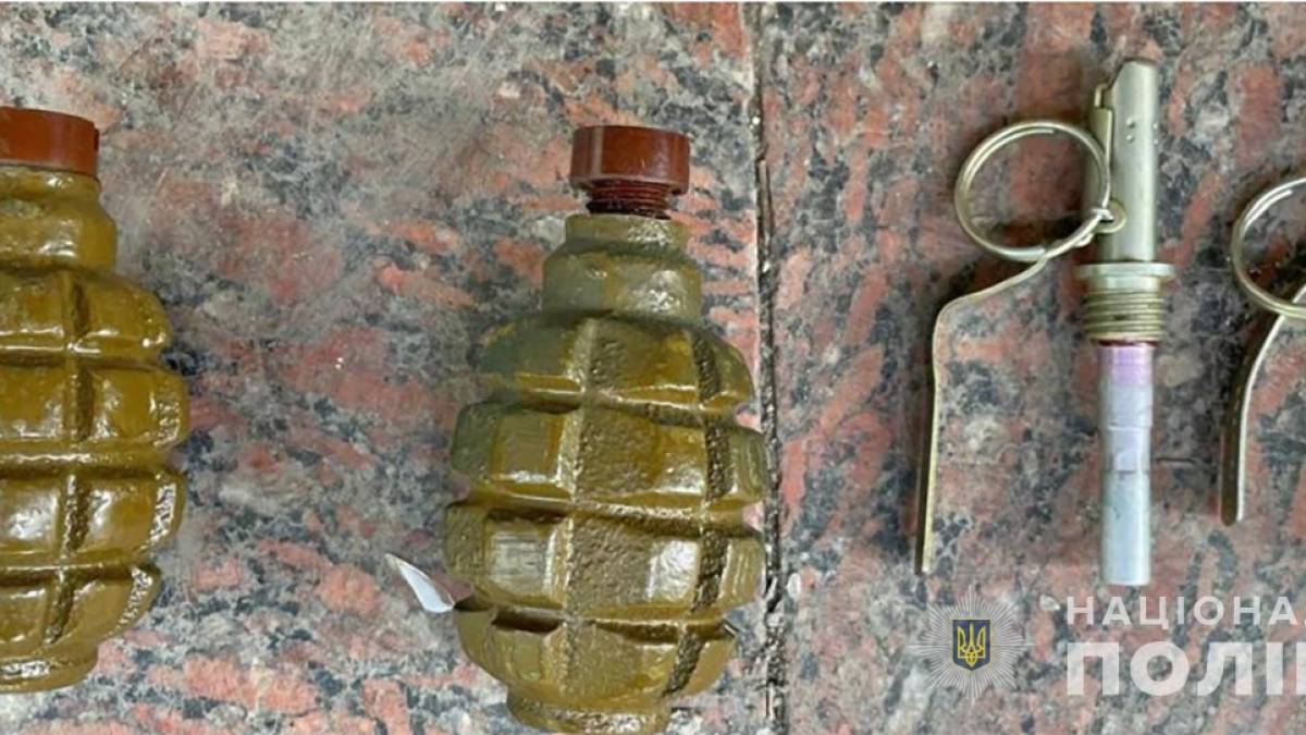 Запорізькі правоохоронці затримали торгівця зброєю