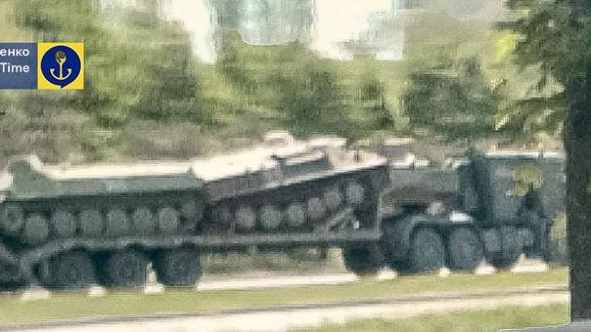 З Бердянська окупанти перекидають техніку до Маріуполя