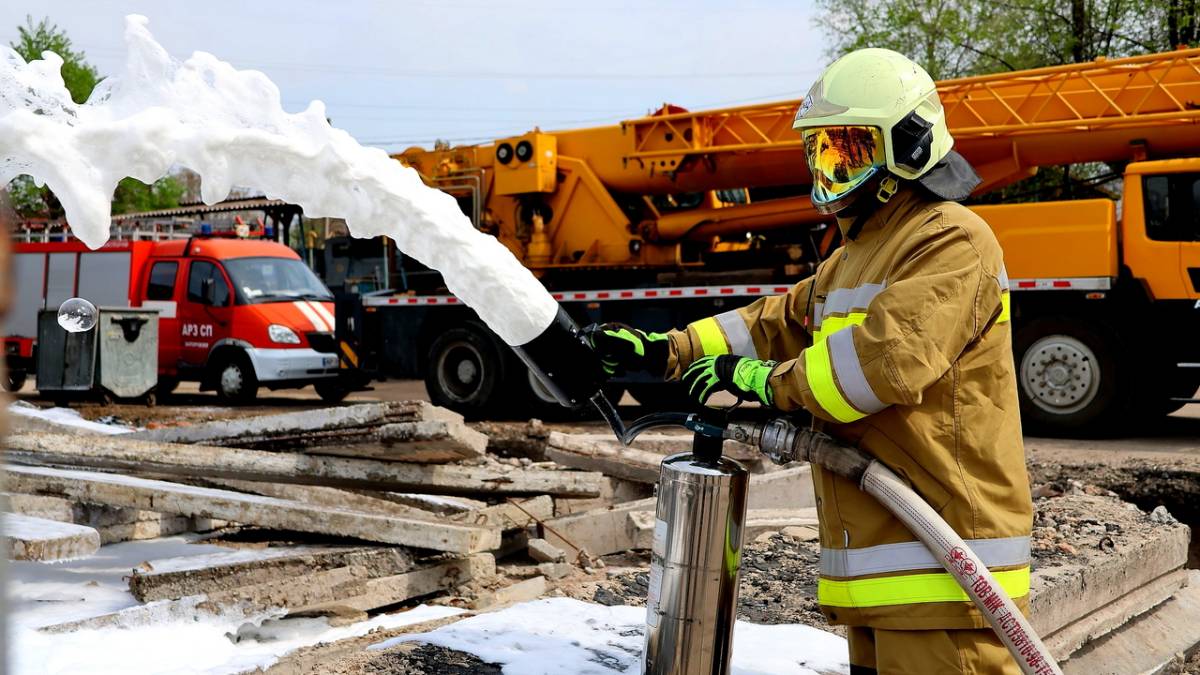 Фахівці ДСНС вдосконалюють навички та провели тренування щодо гасіння пожеж (фото)