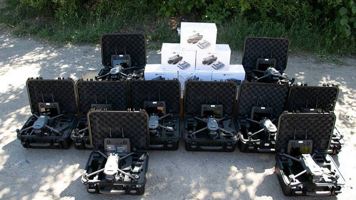 Запорожці передали гвардійцям на фронт квадрокоптери для роботи вночі