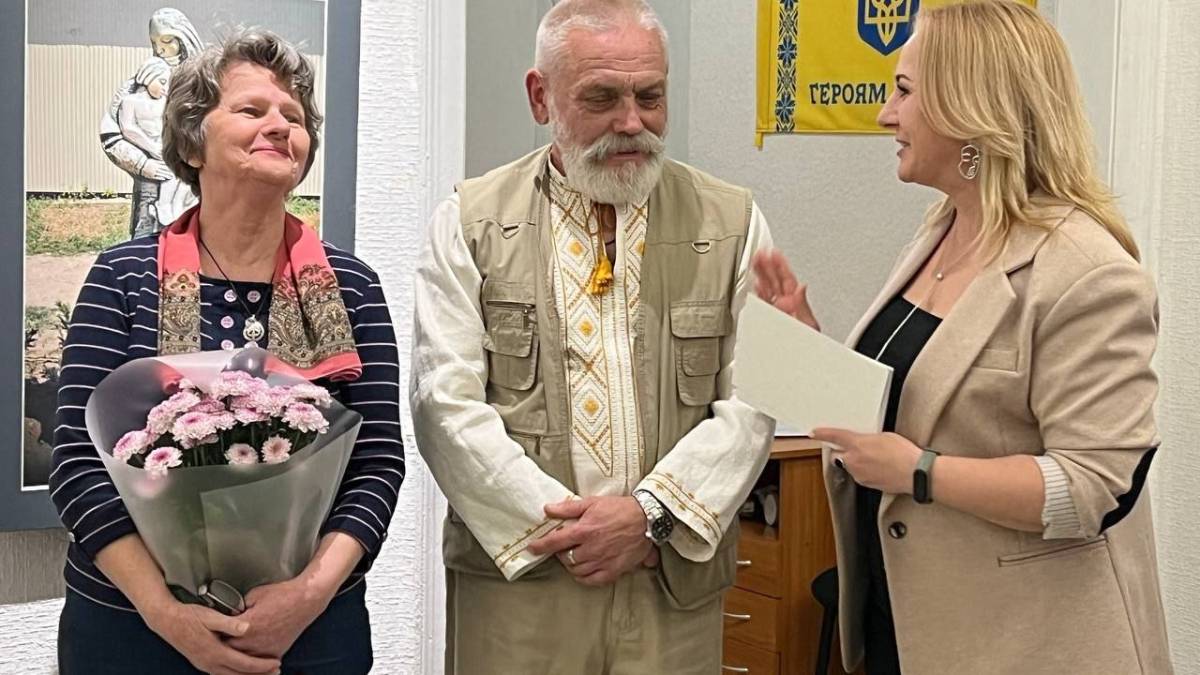 Твори мистецтва з води, глини та вогню – виставка родини Жолудів триває у художній школі