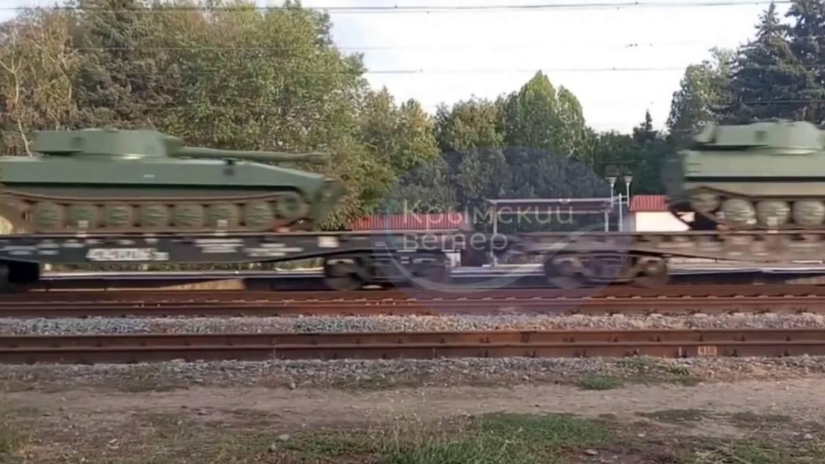 По ЖД-ветке Керченского моста техники, боеприпасов и прочего МТО РОВ как продолжалась, так и продолжается