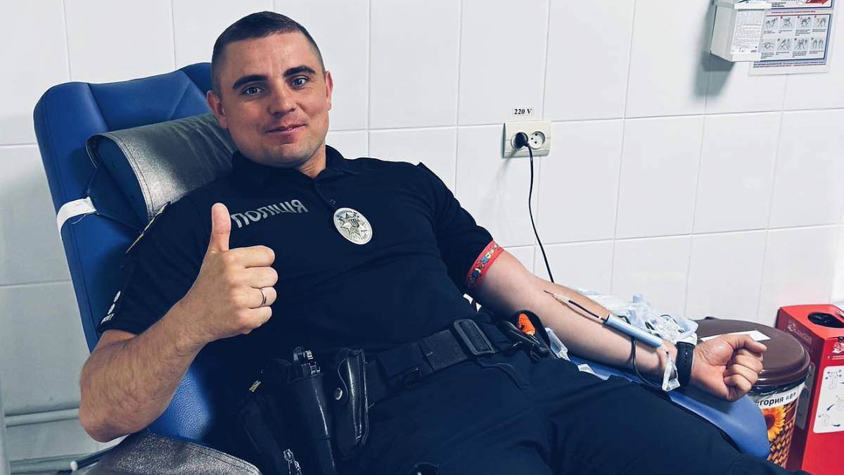 Поліцейські «поділилися» кров’ю з тими, хто її вкрай потребує (фото)
