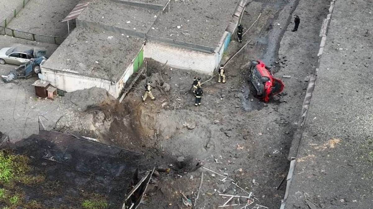Рятувальники ліквідували наслідки ракетних ударів по Запоріжжю