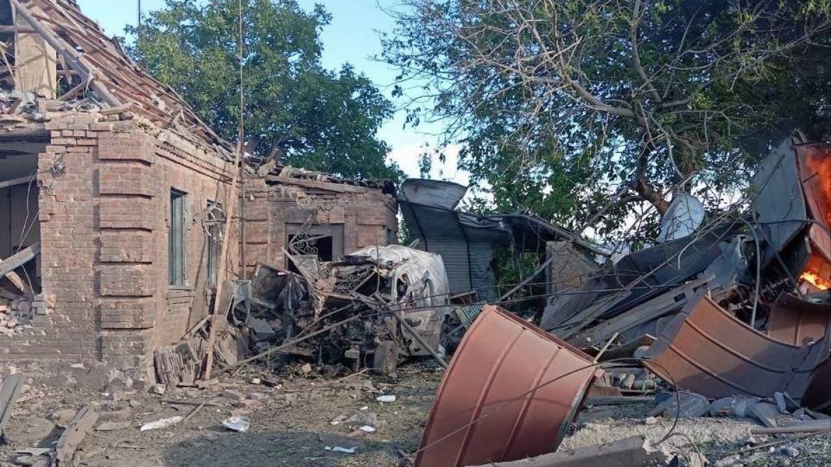 На Запоріжжі рятувальники гасили пожежі та знешкоджували ворожі боєприпаси