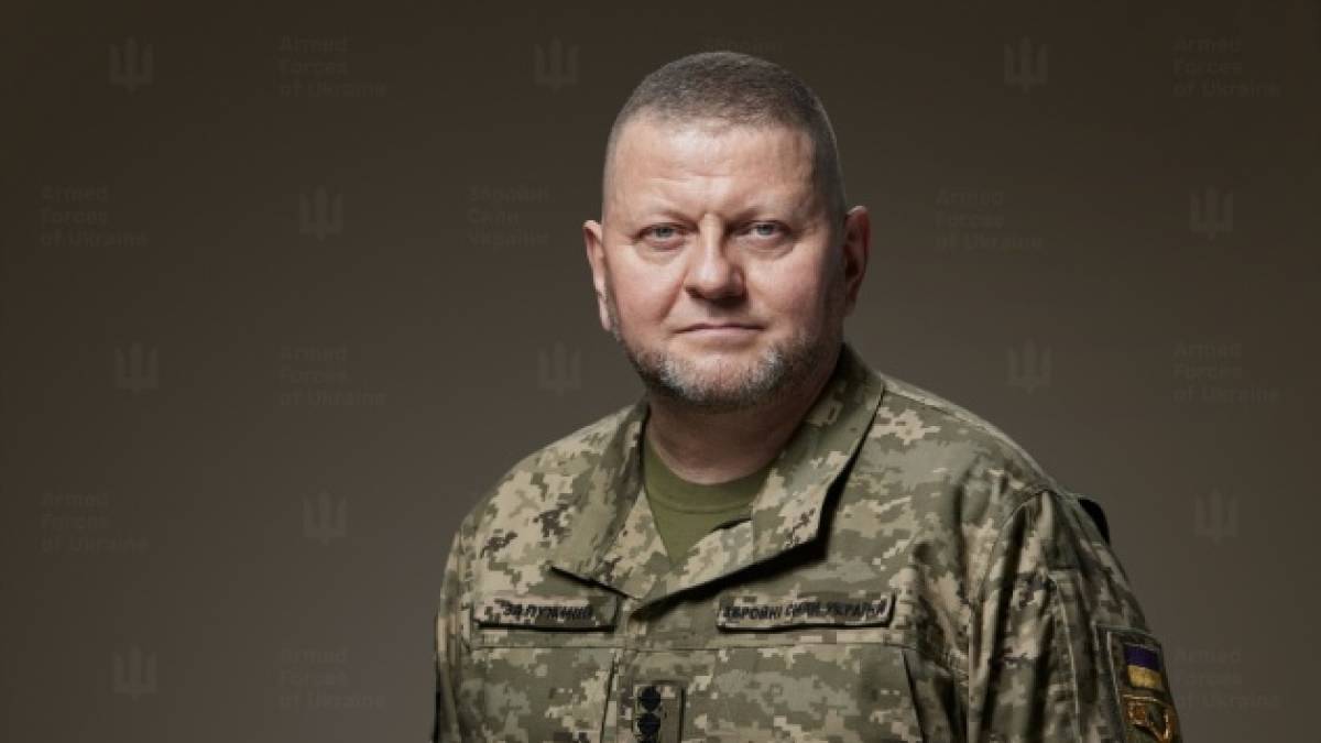 Зеленський звільнив генерала Залужного з військової служби і призначив його послом у Великій Британії