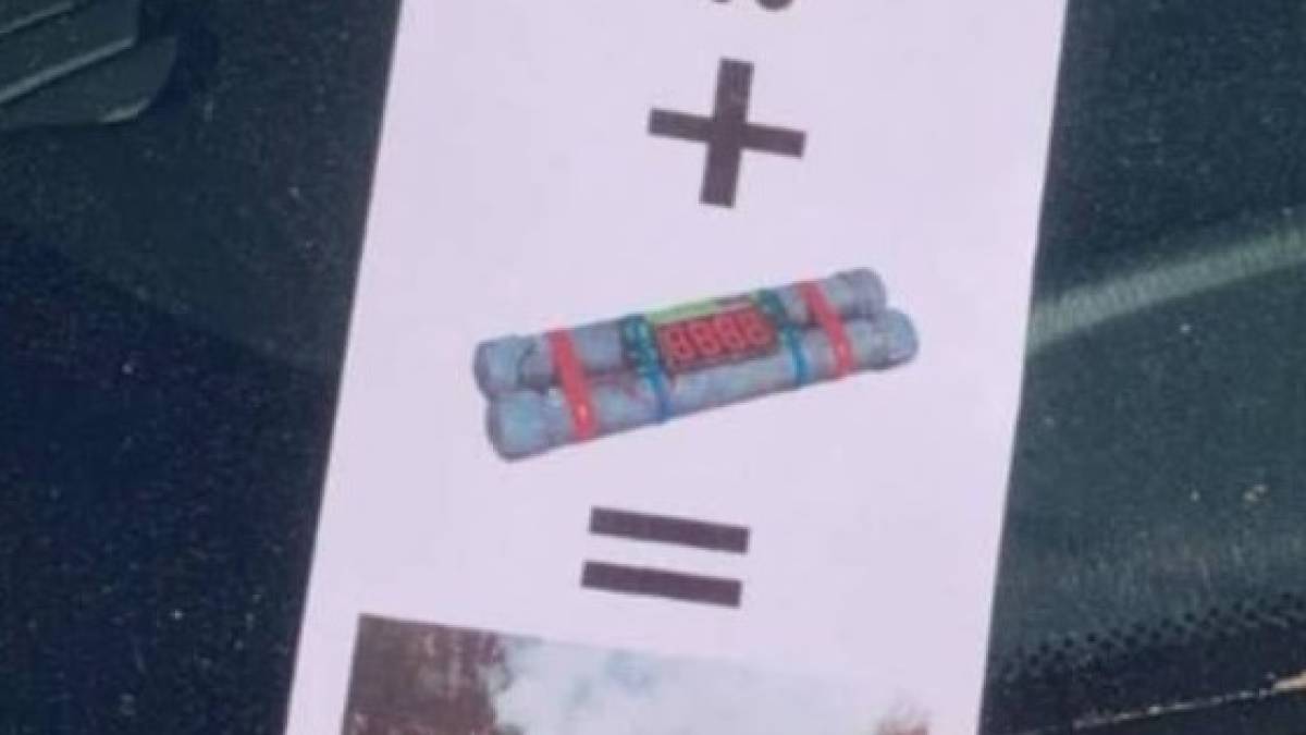 В окупованому Приморську на машинах колаборантів з’явилися листівки з погрозами