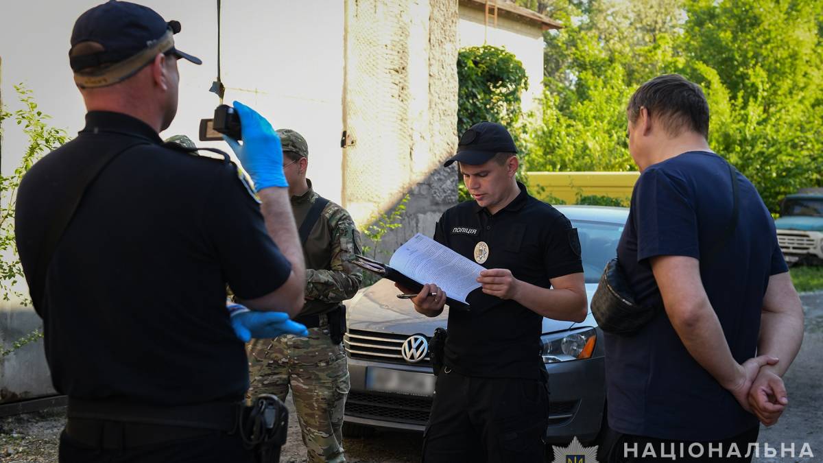 У Запоріжжі правоохоронці виявили схрон зброї (фото)