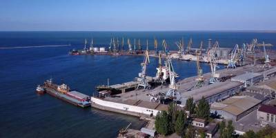 З порту Бердянська окупанти цього року планують вивезти вдвічі більше викраденої продукції