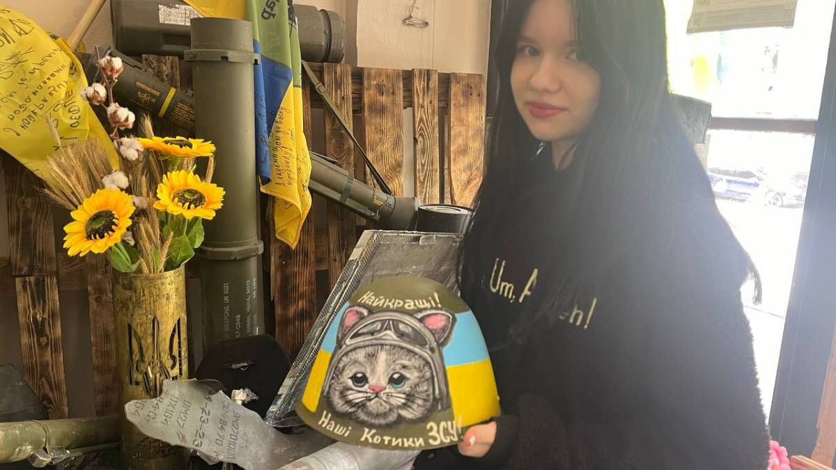Дівчинка з Енергодара розмалювала воєнний трофей, який розіграють за донат