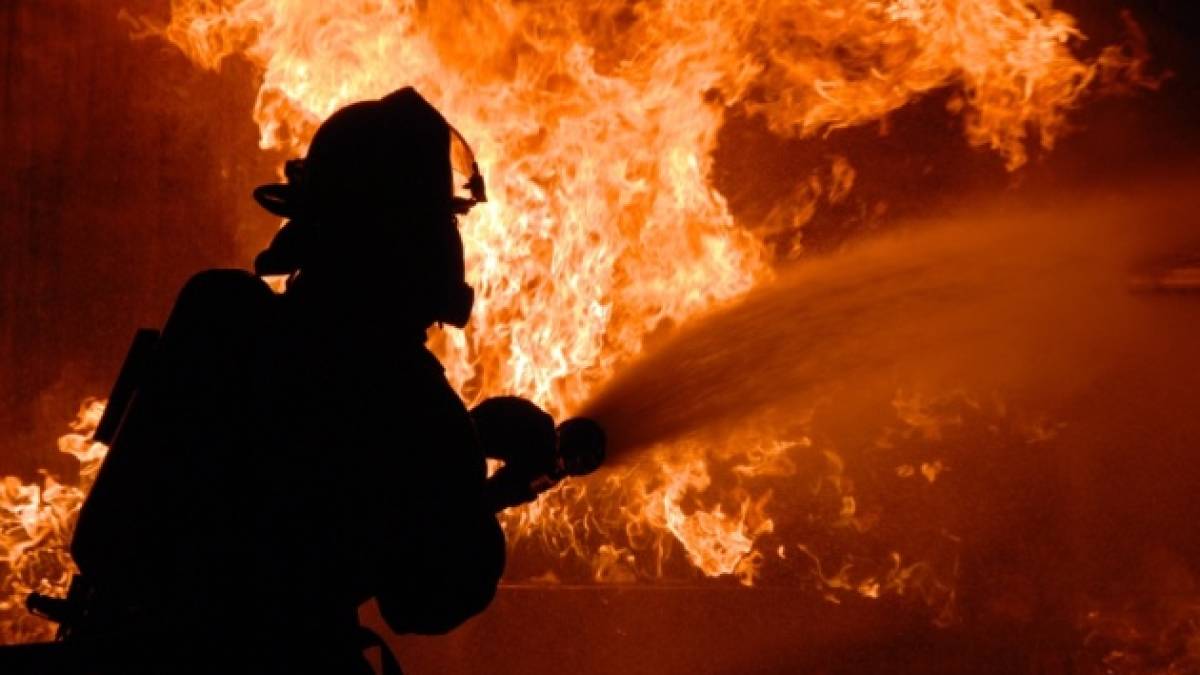 У Варшаві на території торгового комплексу сталася масштабна пожежа