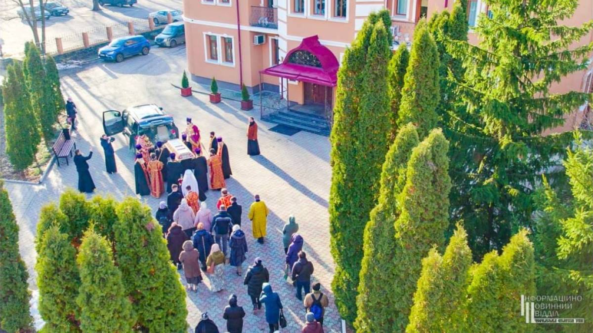 Церковне свято 13 травня: прикмети, традиції —  про яке зцілення просять у Макарія Канівського