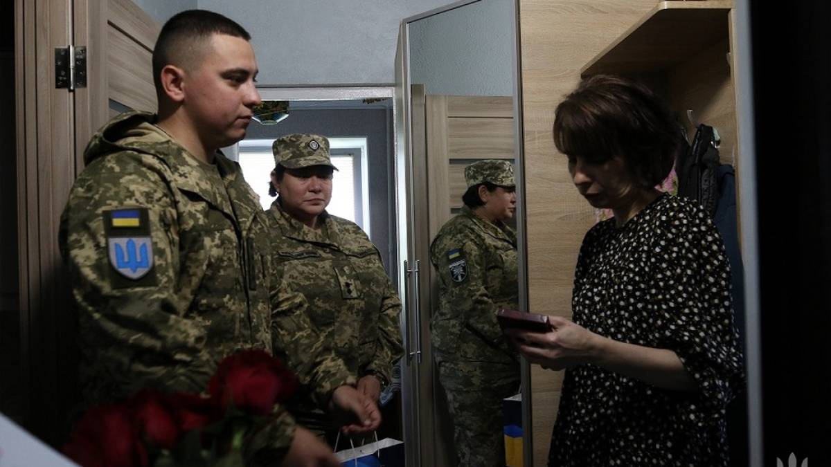 На Запоріжжі гірські штурмовики відвідали матерів та дружин загиблих побратимів