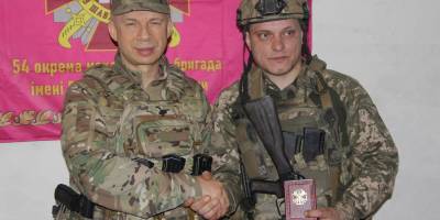 Головнокомандувач ЗСУ Олександр Сирський нагородив захисника з Запоріжжя