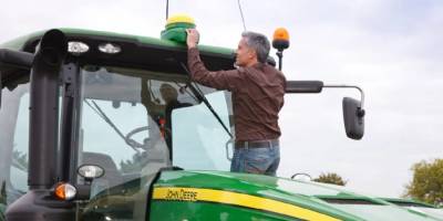 Сонячні бурі виводять з ладу фермерські системи GPS під час посівної