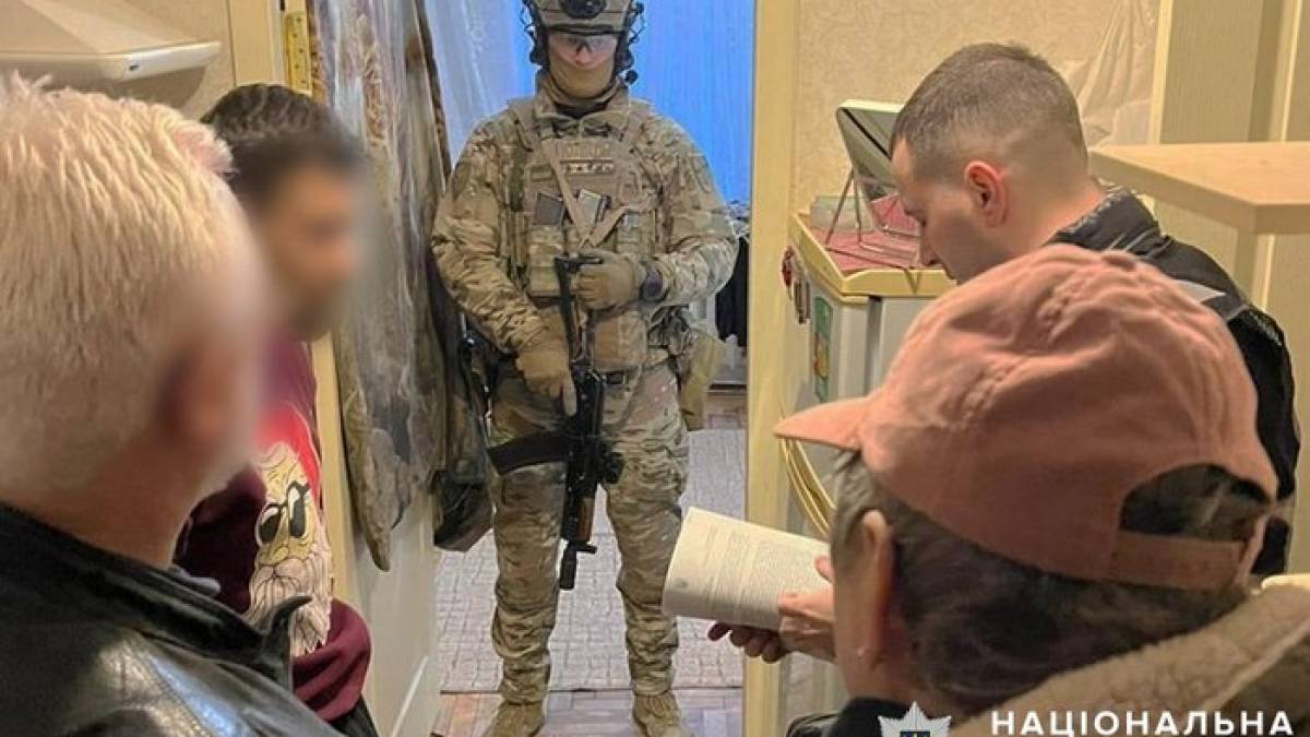 Група шахраїв із Запоріжжя привласнила майже півмільйона гривень переселенців