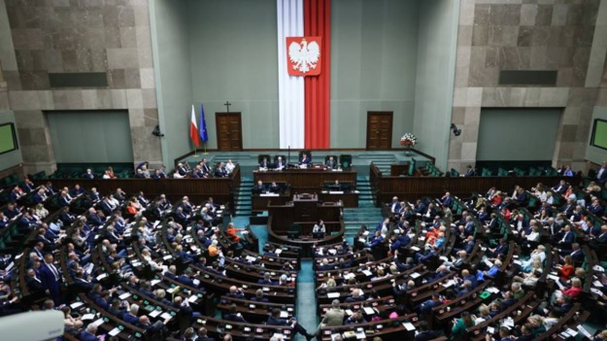Сейм Польщі схвалив зміни правил допомоги українським біженцям
