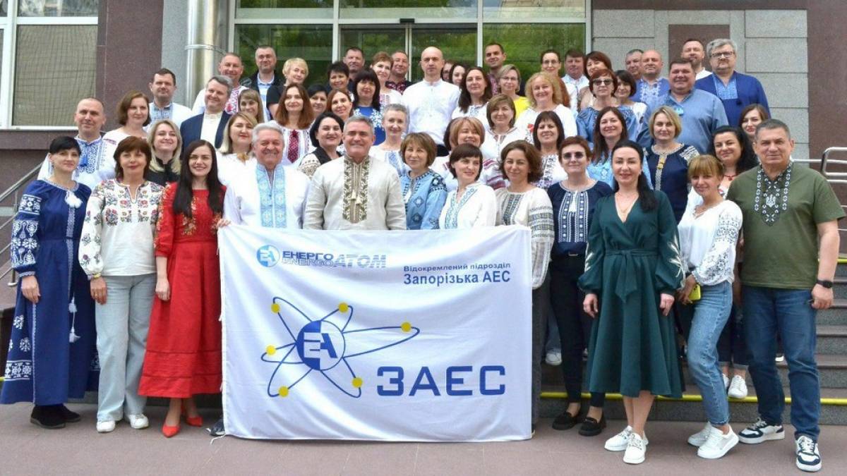 Запорізька АЕС у вишиванці: працівники станції підтримали колег, які залишились в окупації