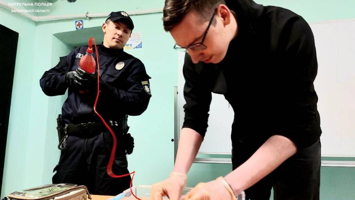Патрульна поліція навчає майбутніх водіїв надавати першу домедичну допомогу