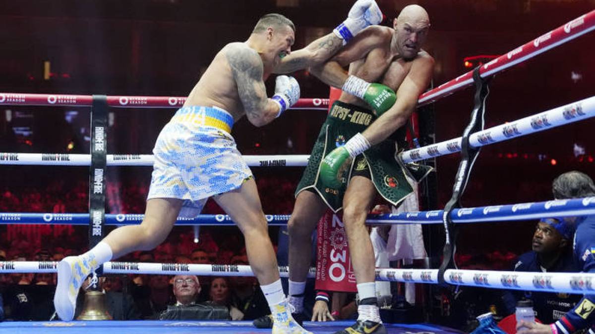 Усик – абсолютний чемпіон світу у надважкій вазі: українець переміг Фʼюрі