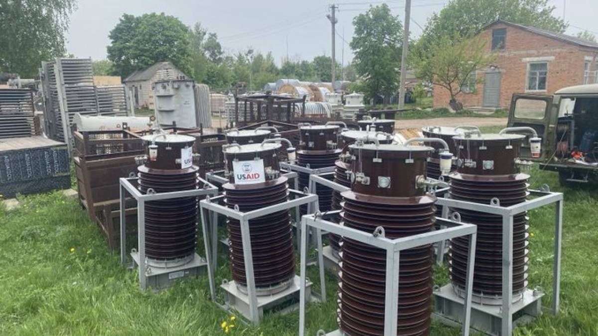 Харків отримав майже 60 трансформаторів від США