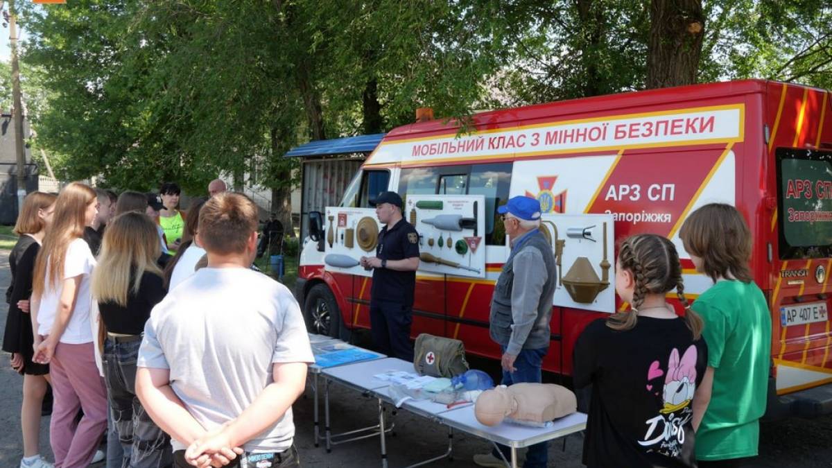 Мешканців Запорізької області навчають правилам протимінної безпеки