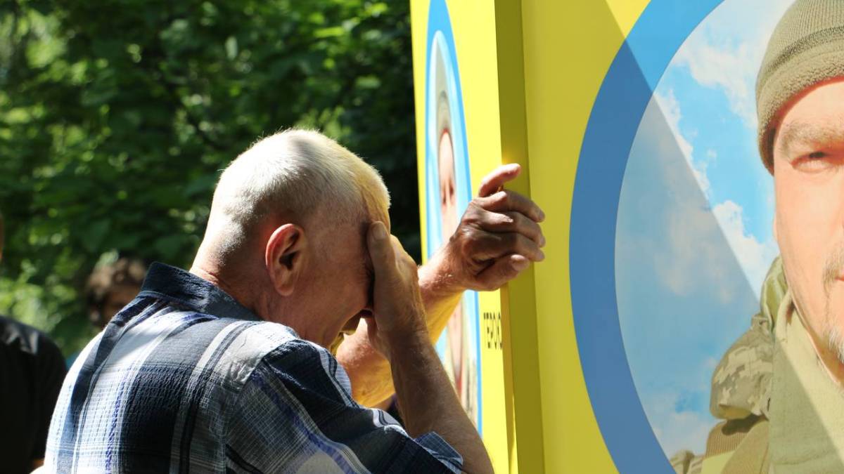 На Алеї Героїв у Запоріжжі з’явилися нові призми на честь 13 загиблих захисників