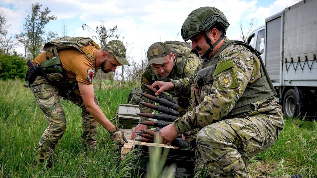 Запорізькі вибухотехніки щодня знищують нездетоновані боєприпаси (фото)