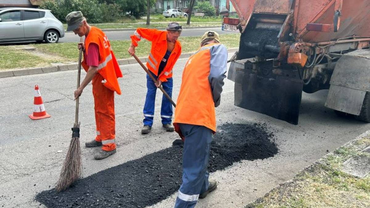 Де у Запоріжжі ремонтують дороги