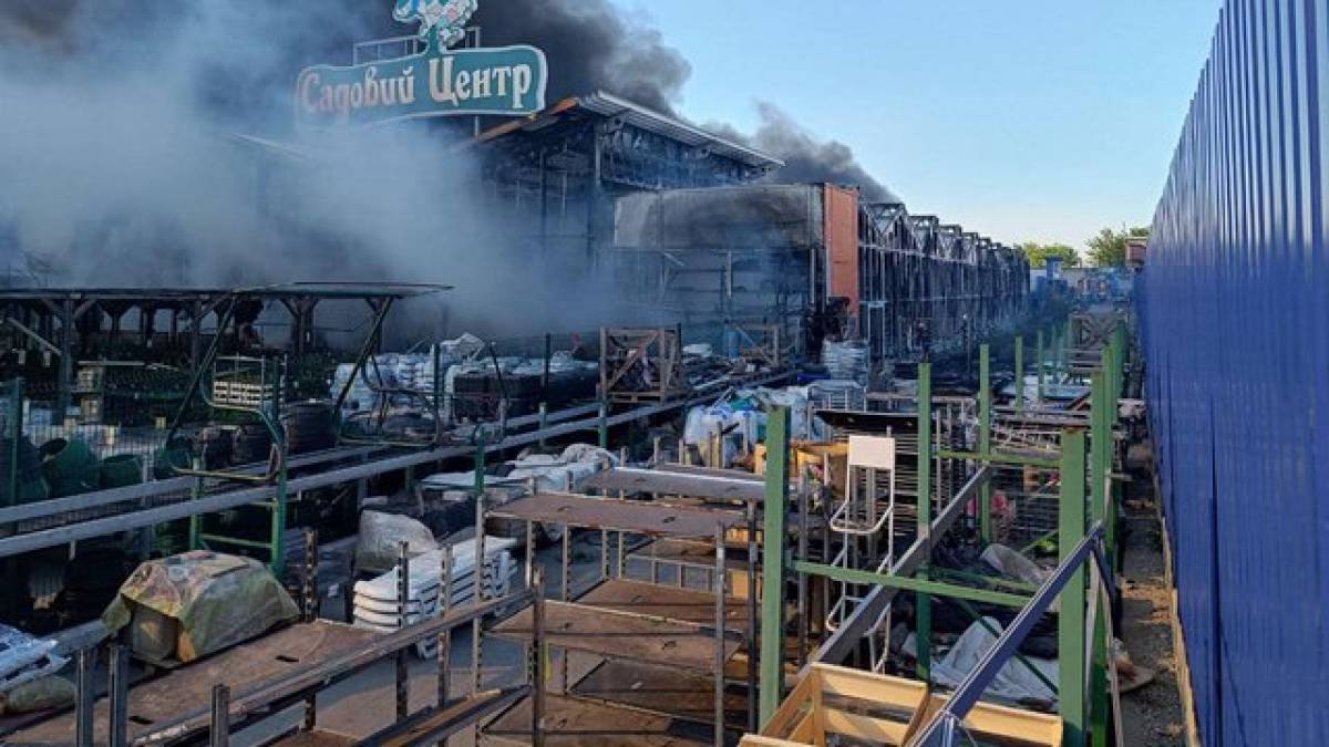 Авиаудар по харьковскому «Епіцентру»: из 12-ти погибших десять не опознаны (дополнено)