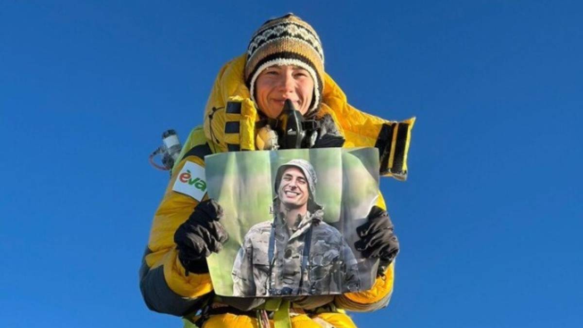 Антоніна Самойлова за добу піднялася на Еверест та Лхоцзе, рекорд присвятила захиснику Маріуполя