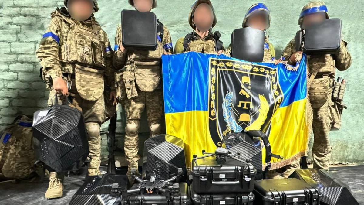 Запорізькі громади передали допомогу захисникам на фронт