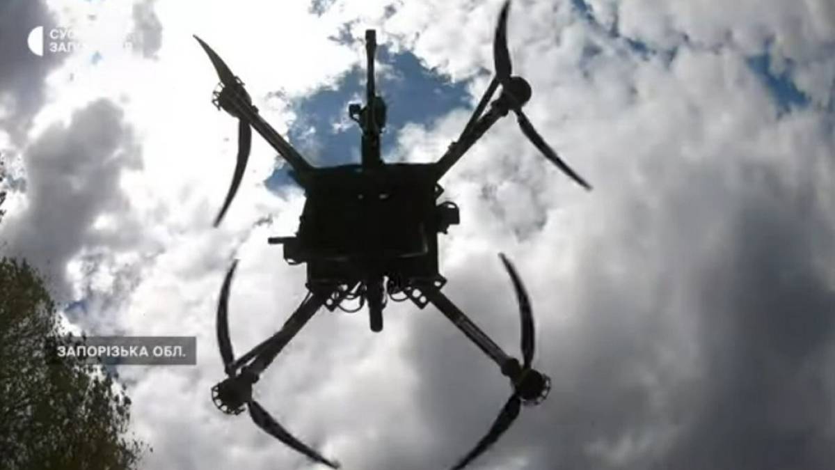 На Запоріжжі бійці 102-ї бригади тероборони озброїли дрон кулеметом (фото, відео)