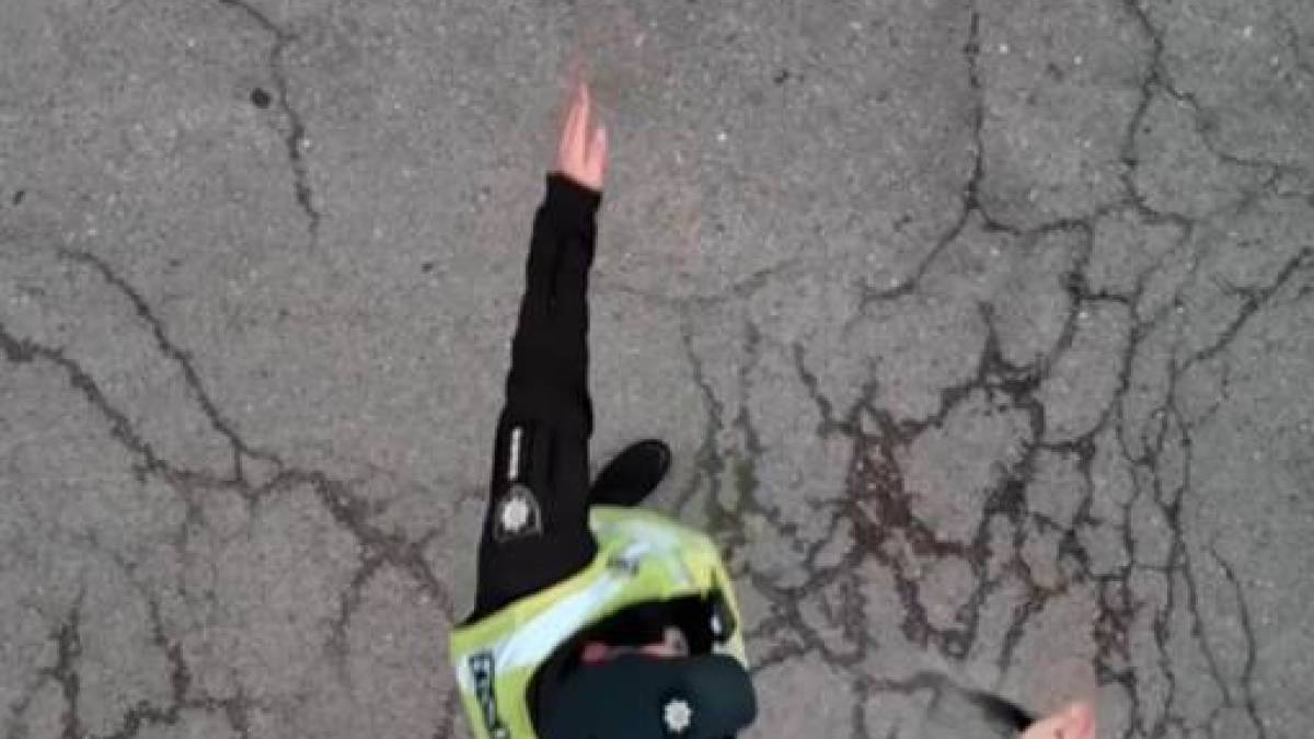 Запоріжцям нагадали, що означають жести регулювальника