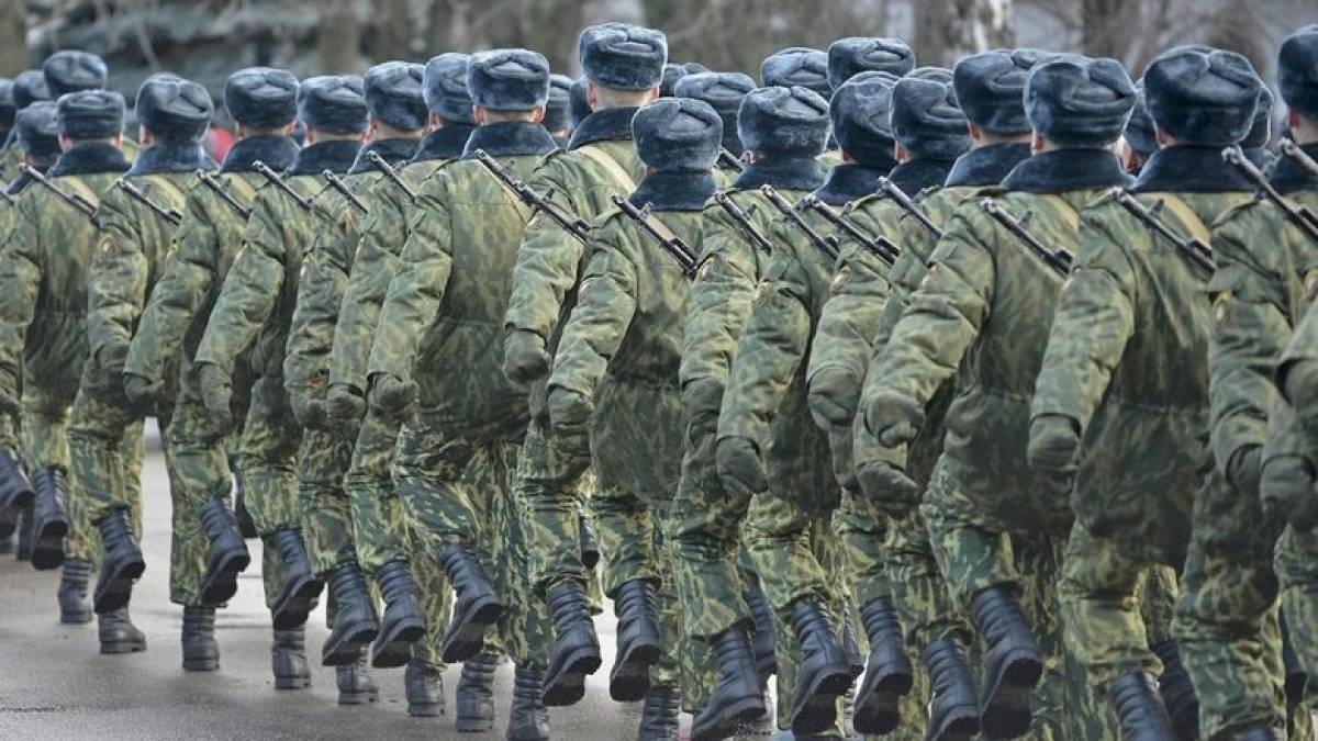 У Бердянську окупанти вербують молодь до армії рф