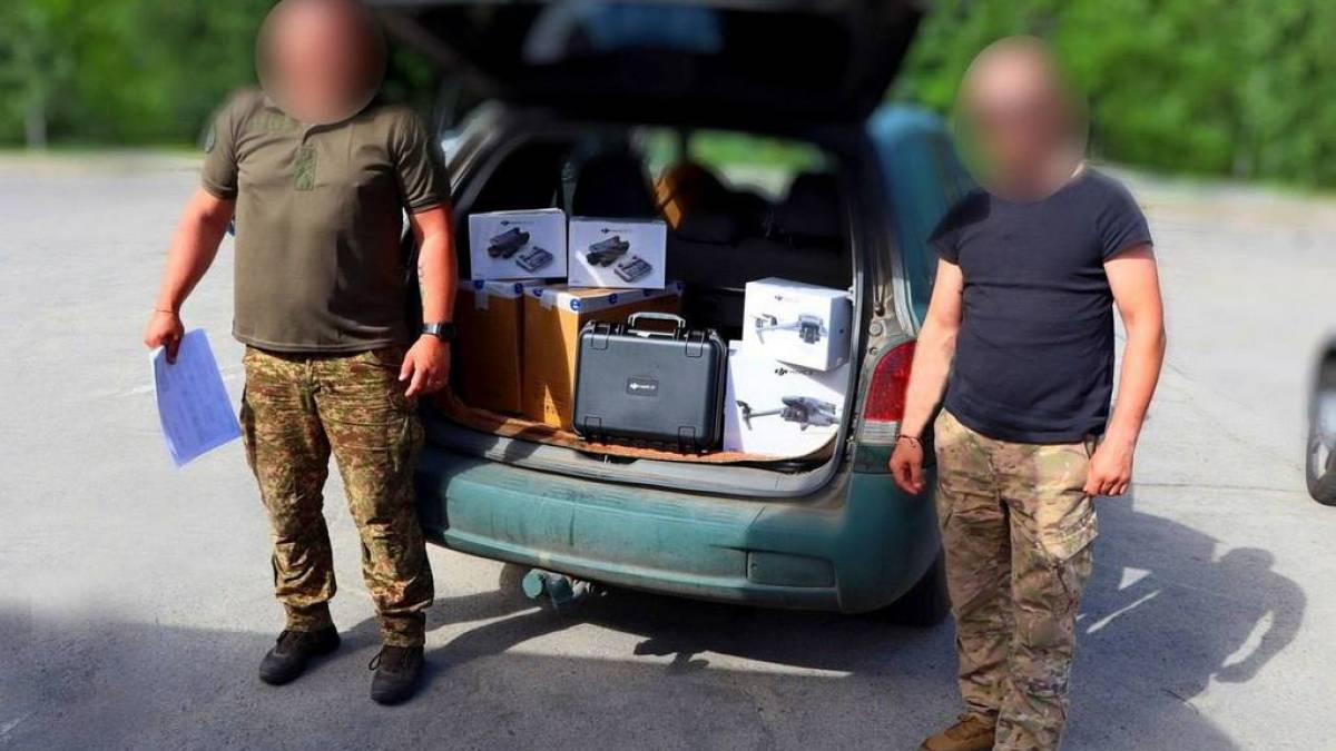 Захисникам запорізького краю передали понад 700 коптерів різних видів