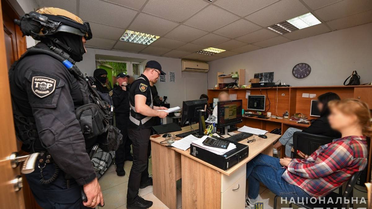 У Запоріжжі діяли шахраї, які брали плату за працевлаштування за кордоном і зникали (фото, відео)
