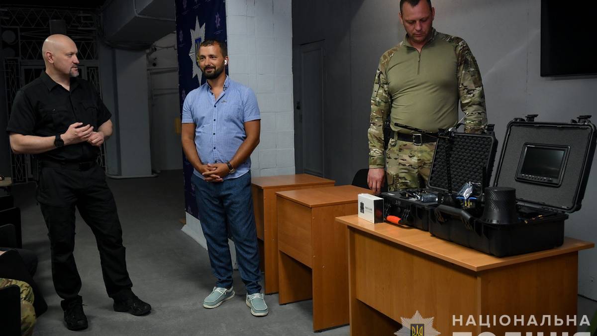 Запорізька поліція отримала новітнє обладнання для ефективного управління FPV-дронами