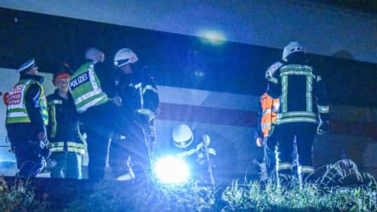  Через зсув ґрунту в Німеччині зійшов з рейок поїзд з пасажирами