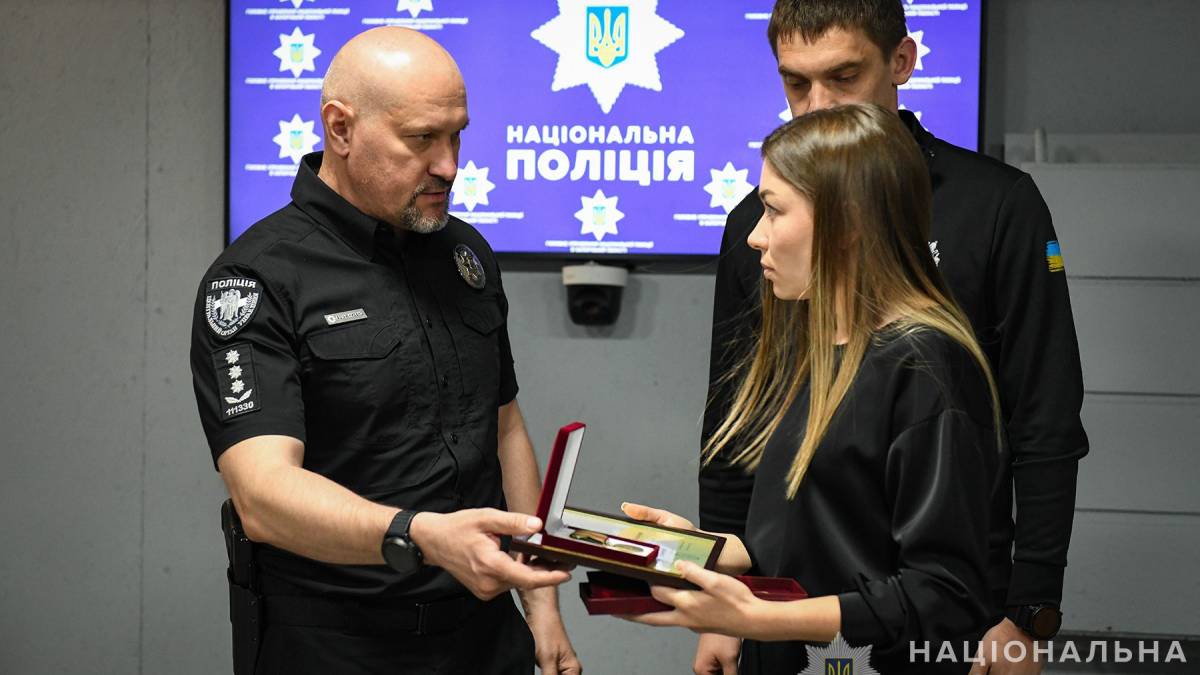 У Запоріжжі посмертні нагороди загиблих поліцейських вручили їхнім родинам