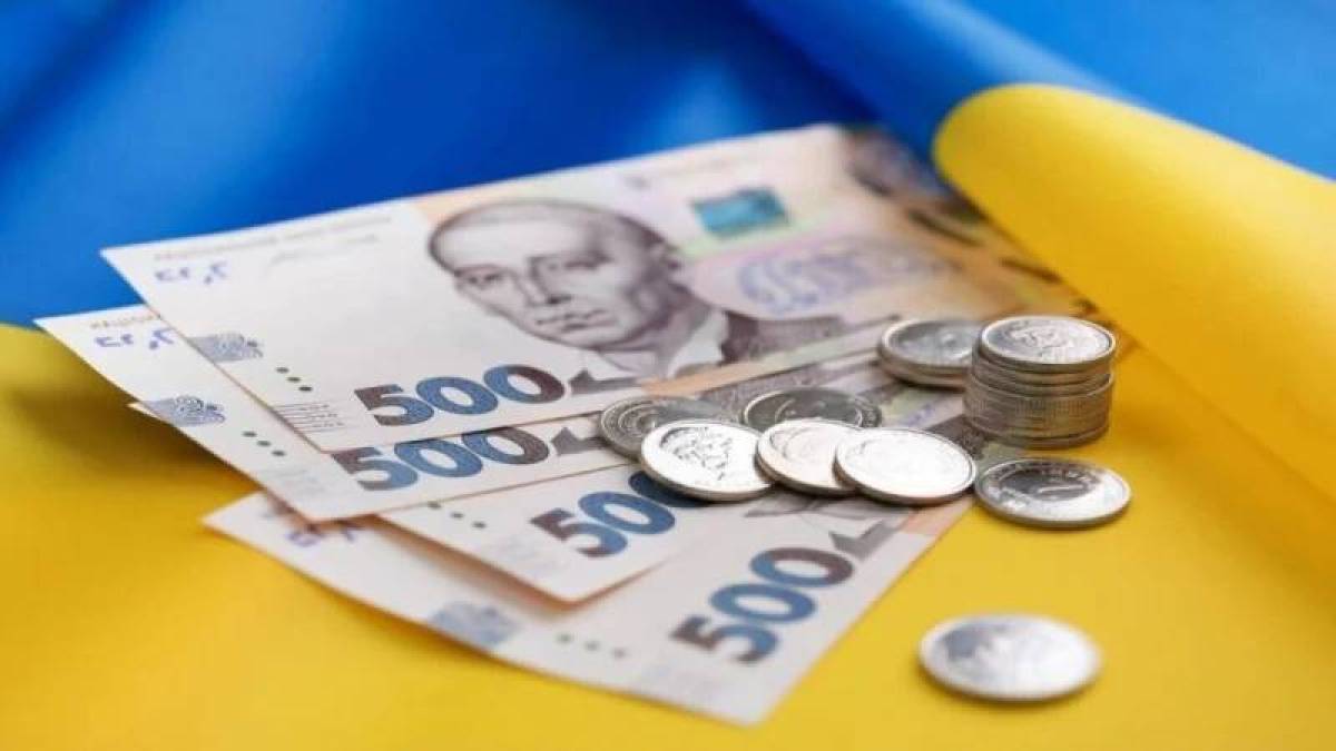 Середня зарплата в Україні зросла мало не на чверть за рік: в яких галузях найбільше?