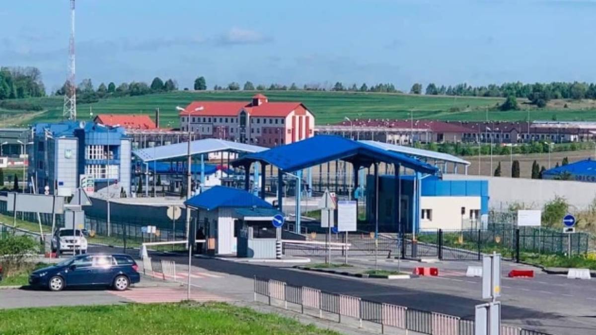 Польські протестувальники блокують вантажівки на виїзд з України на КПП «Рава-Руська»