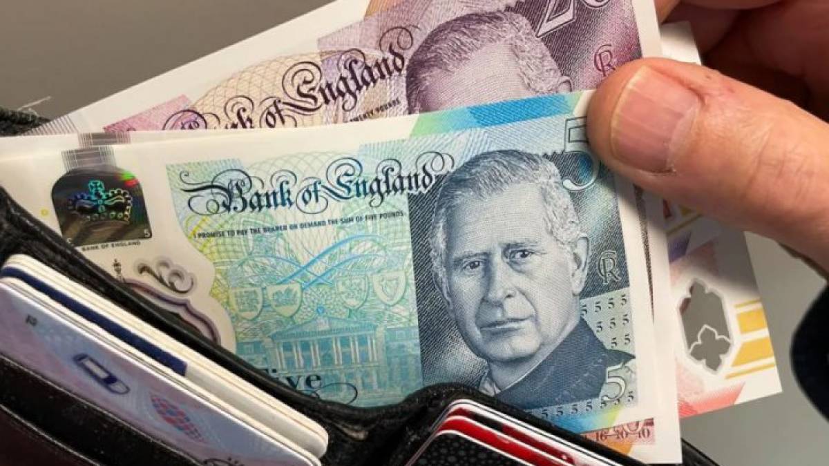 Чому банкноти з портретом Чарльза ІІІ почали лише зараз надходити в обіг
